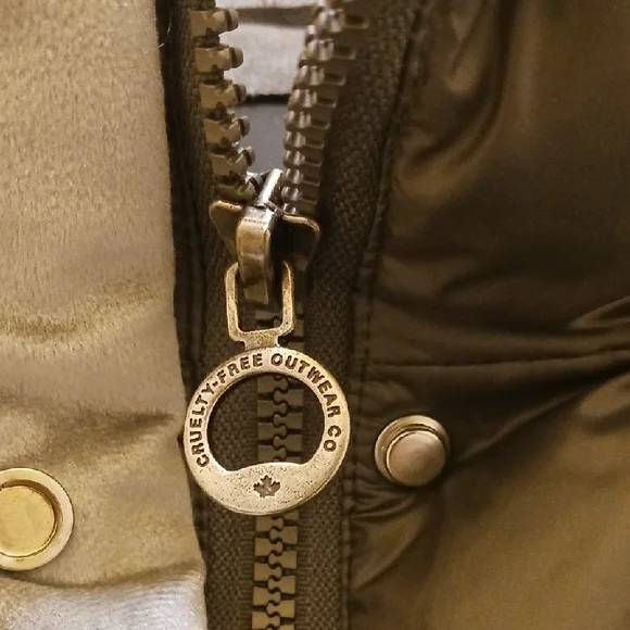 Women's Gray Puffer Coat with Faux Fur Hood - Picture 3 of 10